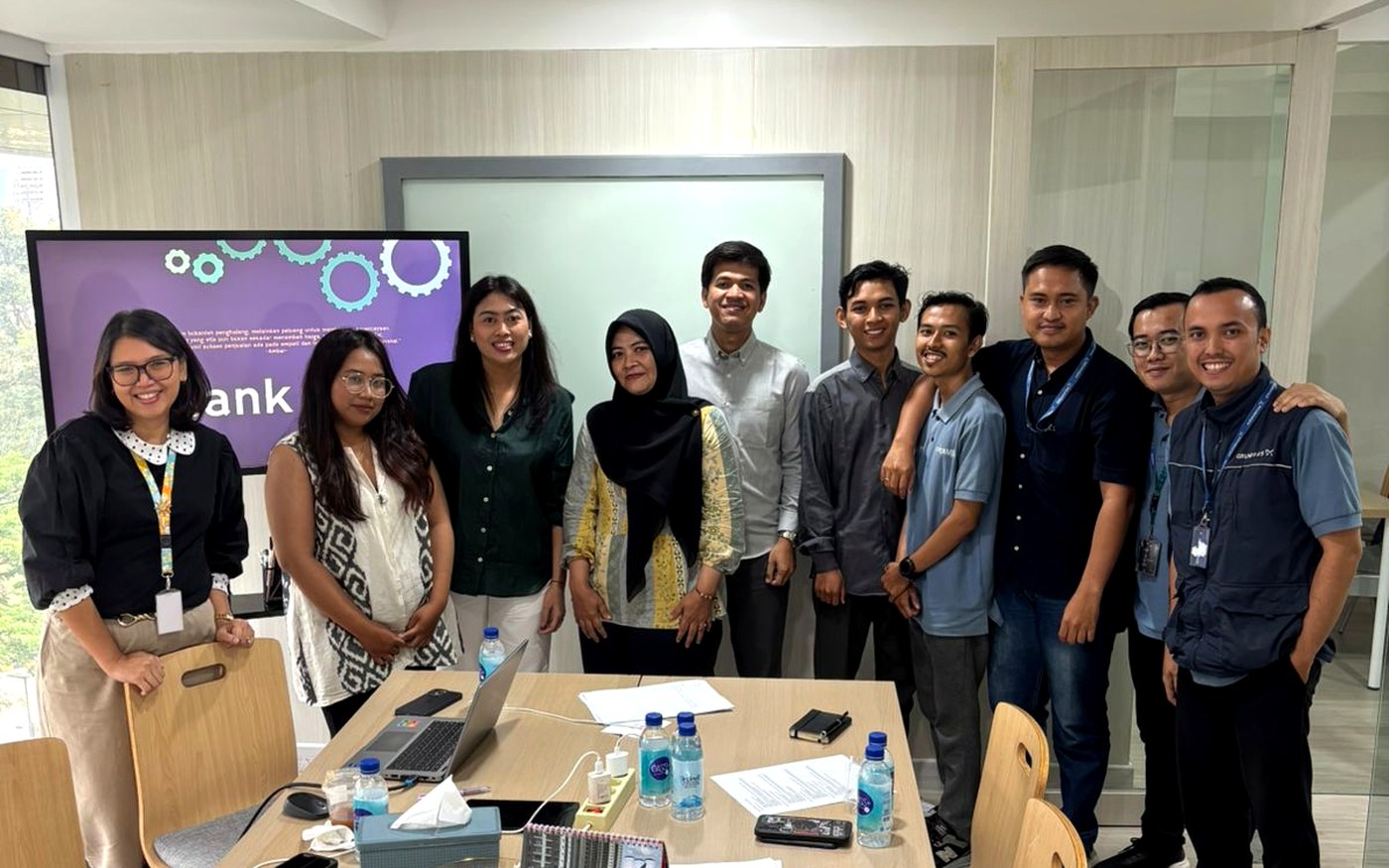 PT KAM Jaya Sales and Service Excellence training participants with Ambarwati